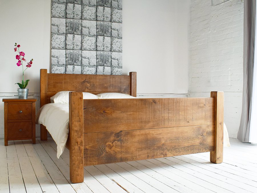 Een houten bed kopen, dat doe je bij Alleseiken.nl Houten bedden zijn best cool.